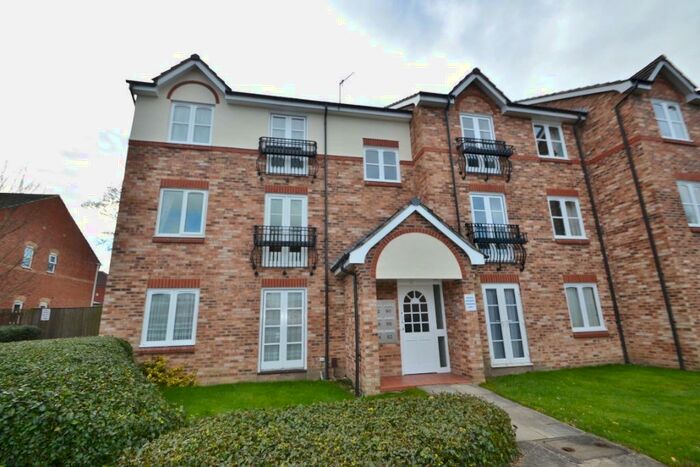 2 Bedroom Flat To Rent In Swinnow Close, Leeds, LS13