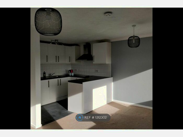 1 Bedroom Flat To Rent In Dell House, South Croydon CR2