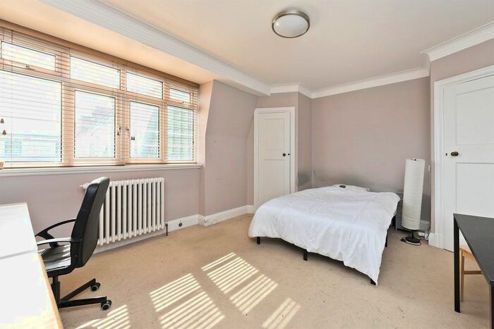 Studio To Rent In Chatsworth Court, Pembroke Road, Kensington, London, W8