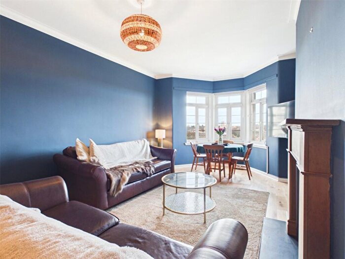 2 Bedroom Apartment To Rent In Learmonth Court, Comely Bank, Edinburgh, EH4