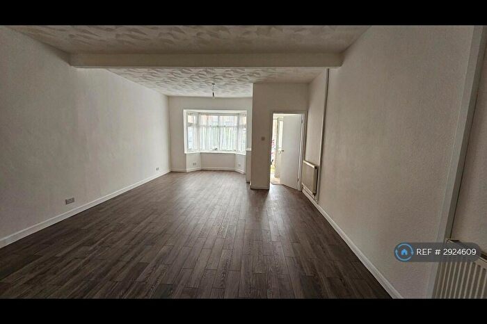 3 Bedroom Terraced House To Rent In Powerscourt Road, Portsmouth, PO2