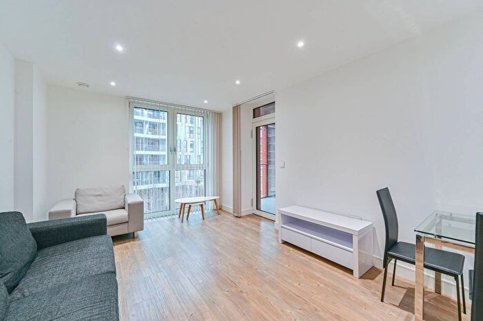 1 Bedroom Flat To Rent In Cable Walk, Greenwich, London, SE10