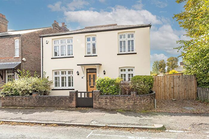4 Bedroom Detached House For Sale In Cowper Road, Harpenden, AL5