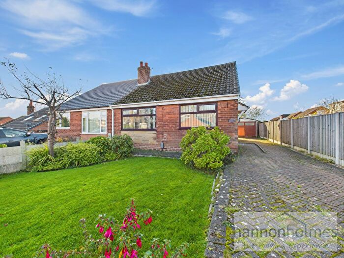 3 Bedroom Semi Detached Bungalow For Sale In Lincoln Avenue, Little Lever, Bolton, BL3