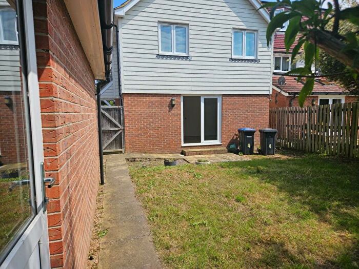 3 Bedroom Detached House To Rent In Pinewood Drive, New Haw, Addlestone, KT15