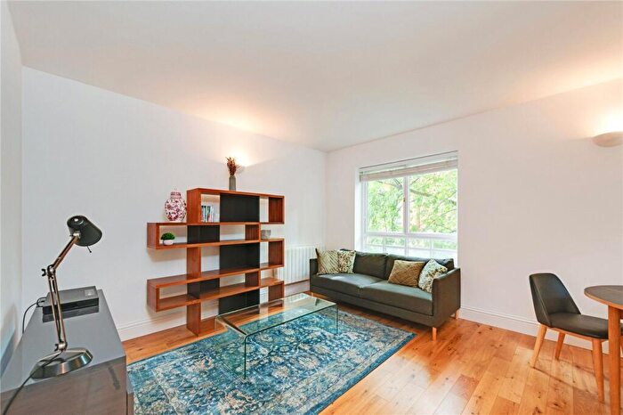 2 Bedroom Apartment For Sale In Rosebery Court, London, EC1R