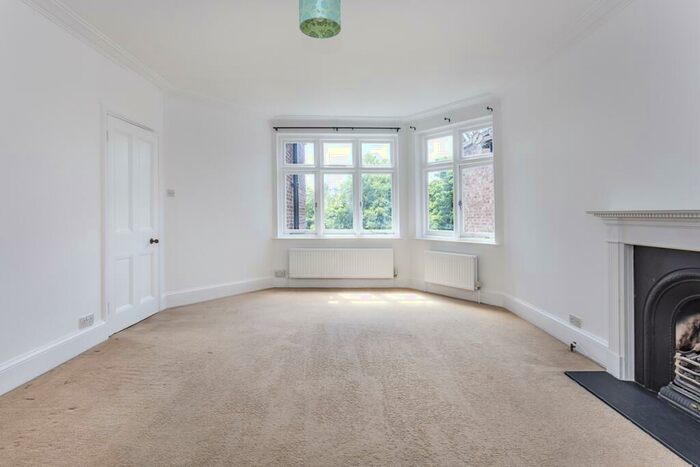 3 Bedroom Flat To Rent In Dartmouth Road London, NW2