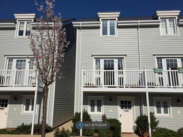 4 Bedroom End Of Terrace House To Rent In Champlain Street, Reading, RG2