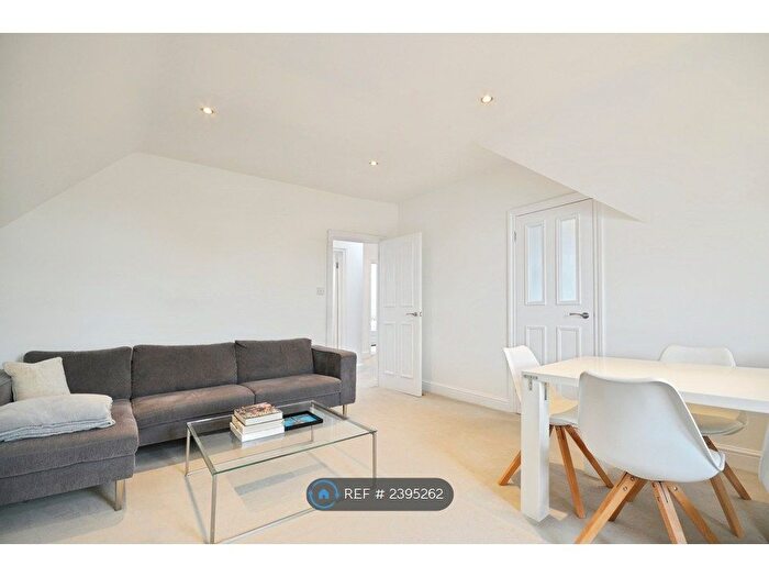 2 Bedroom Flat To Rent In St. Pauls Avenue, London, NW2