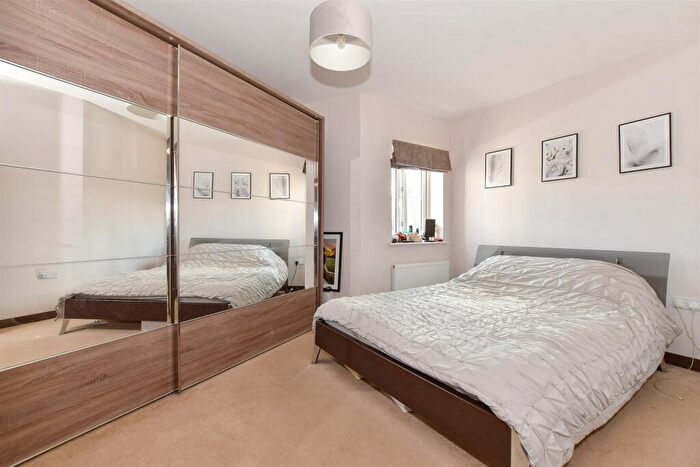 1 Bedroom Apartment For Sale In Elm Gardens, Mountnessing, Brentwood, Essex, CM15