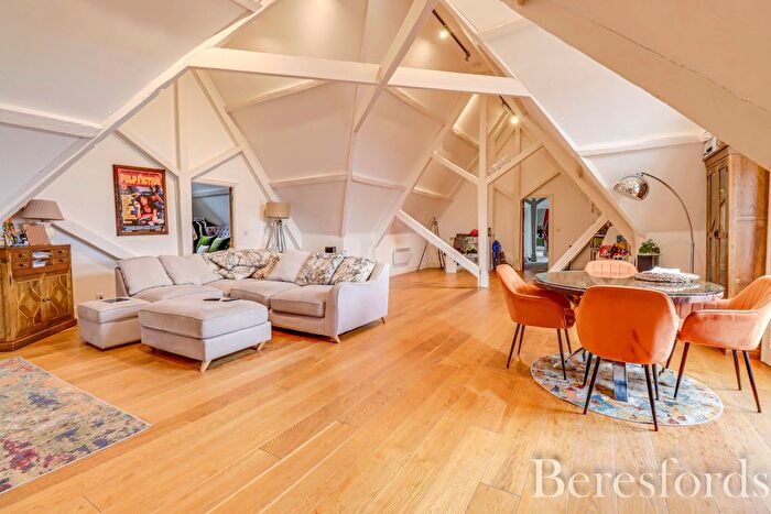 2 Bedroom Flat To Rent In Pope Court, The Galleries, CM14