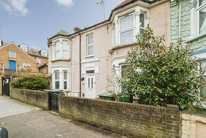 1 Bedroom Flat For Sale In Windsor Road, London, London, E10