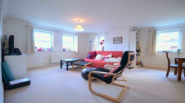 2 Bedroom Apartment To Rent In Campbell Fields, GU11