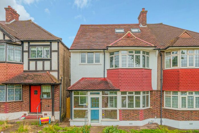 5 Bedroom Semi-Detached House To Rent In St. Mildreds Road Lee, SE12
