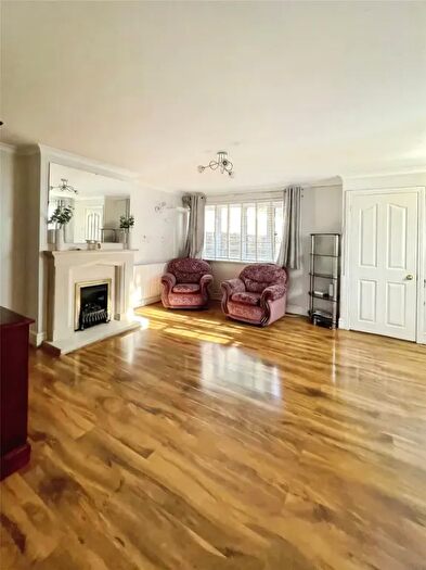 3 Bedroom Semi-Detached House To Rent In The Sigers, Pinner, HA5