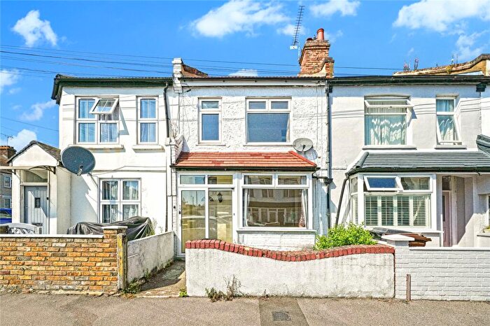 3 Bedroom Terraced House To Rent In Kimberley Road, Walthamstow, London, E17