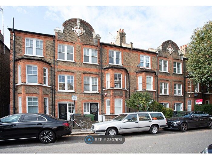 3 Bedroom Flat To Rent In Clapham, London, SW4