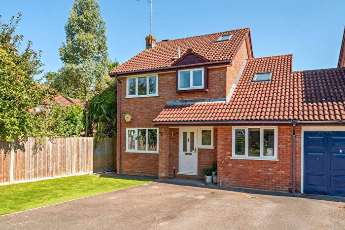 5 Bedroom Detached House For Sale In Highmoors, Chineham, RG24