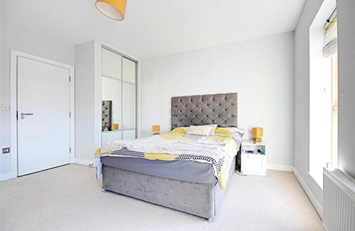 4 Bedroom Semi Detached House To Rent In Ebony Crescent, Barnet, EN4