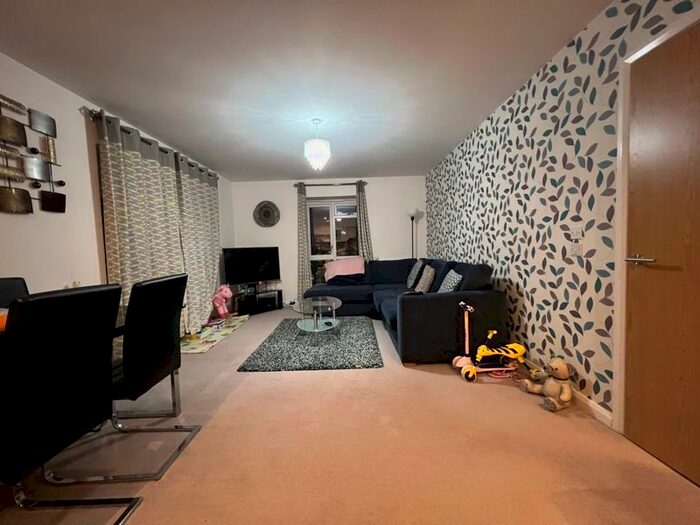 2 Bedroom Flat To Rent In Pennyroyal Drive, West Drayton, UB7