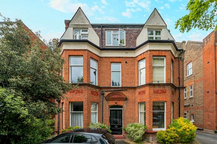 Studio To Rent In Surbiton, Surrey, KT5