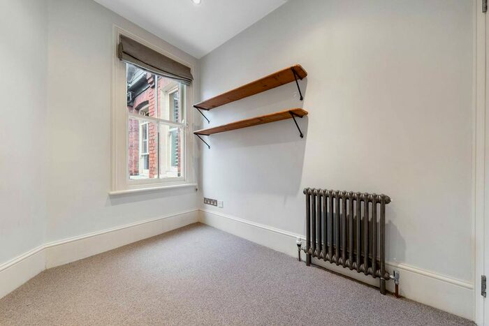3 Bedroom Flat To Rent In New Kings Road, Fulham, London SW6