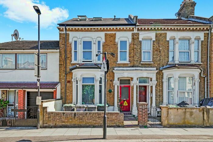 2 Bedroom Flat To Rent In The Avenue, London, N17
