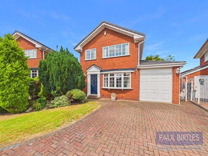 3 Bedroom Detached House For Sale In Links Rise, Davyhulme, Trafford, M41