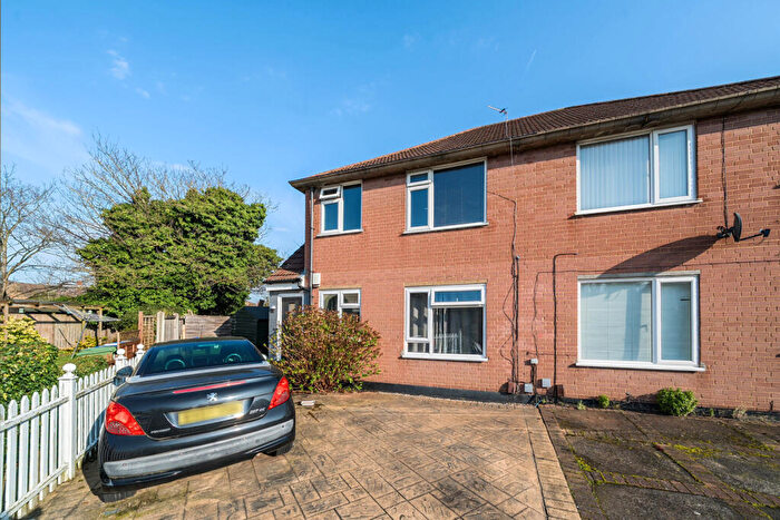 2 Bedroom Maisonette For Sale In Burr Close, Bexleyheath, DA7