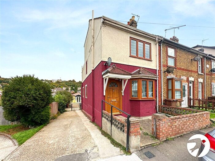 3 Bedroom Detached House To Rent In Capstone Road, Chatham, Kent, ME5