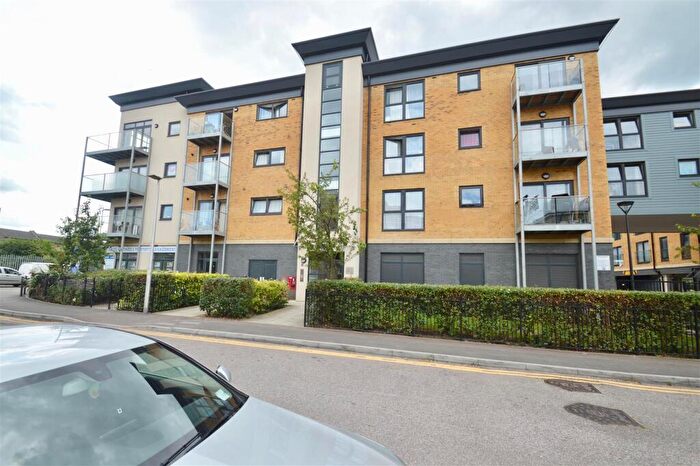 2 Bedroom Flat To Rent In Station Road, Strood, Rochester, ME2