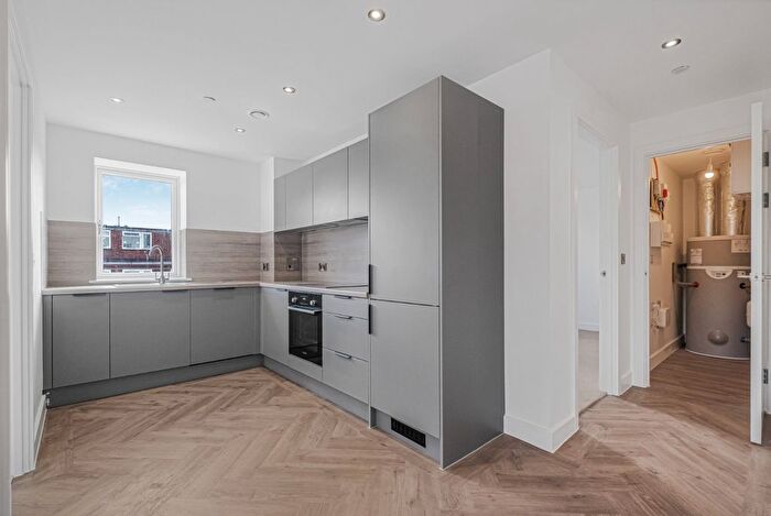 2 Bedroom Flat To Rent In Coventry Road, Sheldon, Birmingham, West Midlands, B26