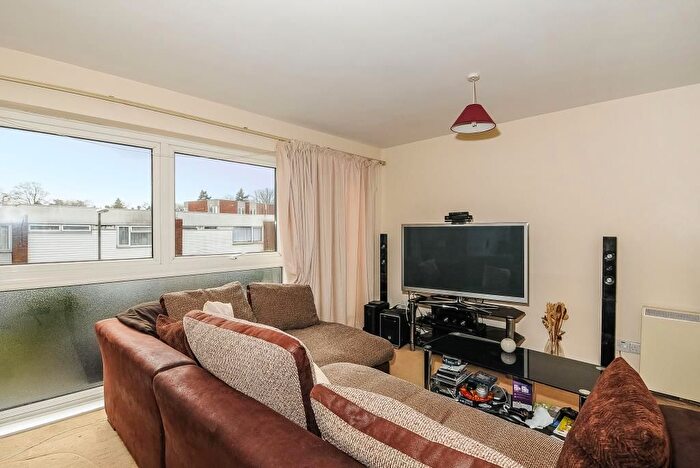 2 Bedroom Flat To Rent In Madeira Court, West Byfleet, KT14