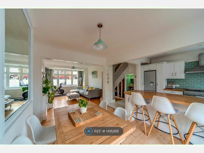 3 Bedroom Terraced House To Rent In The Woodlands, London, SE13