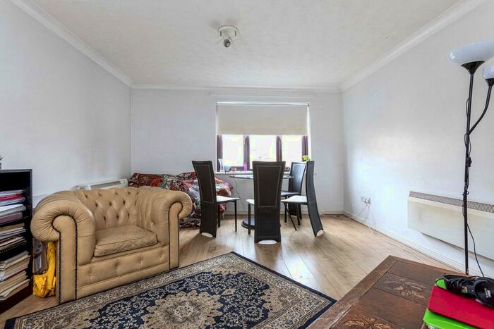 2 Bedroom Maisonette To Rent In Hull Close, Rotherhithe, London, SE16