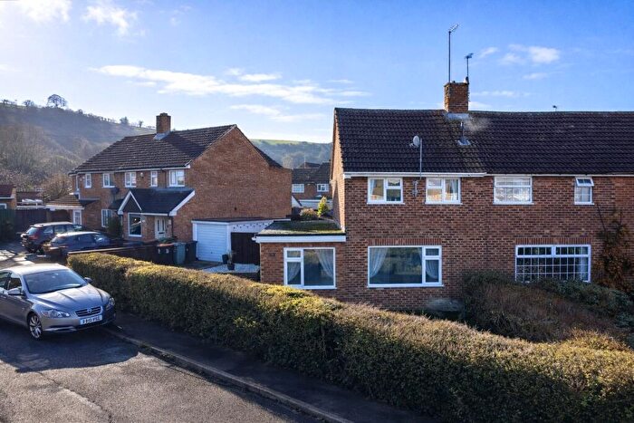 3 Bedroom Semi Detached House For Sale In Jeans Way, Dunstable, Bedfordshire, LU5