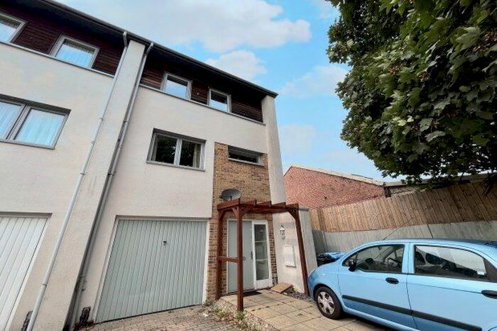 3 Bedroom Town House To Rent In Broomhill Way, Poole, BH15