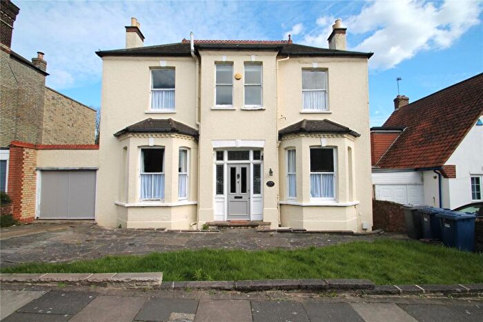 5 Bedroom House To Rent In Manor Road, Barnet, EN5