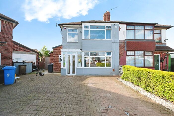 4 Bedroom Semi-Detached House For Sale In Swanbourne Place, Sheffield, S5