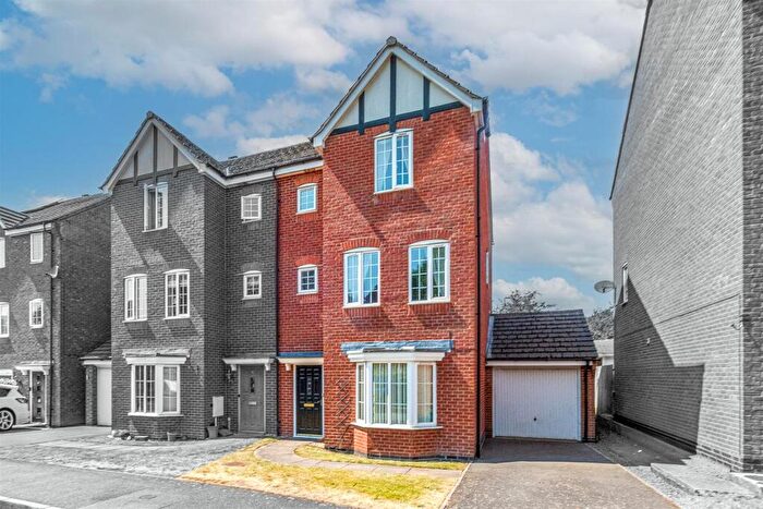 5 Bedroom Semi-Detached House For Sale In Erringtons Close, Oadby, Leicester, LE2