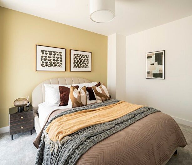 Studio For Sale In Edgware Road, Hendon, NW9