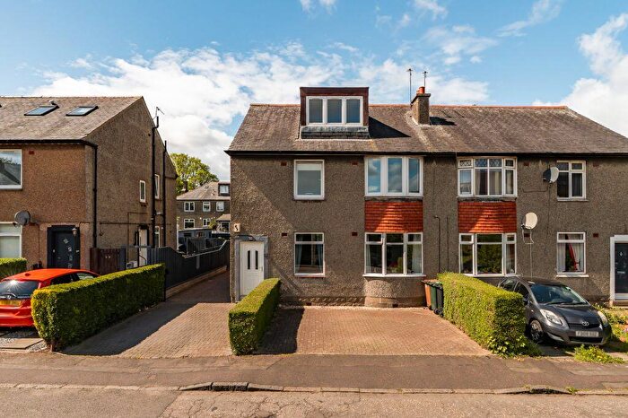 3 Bedroom Flat For Sale In Carrick Knowe Gardens, Edinburgh, EH12