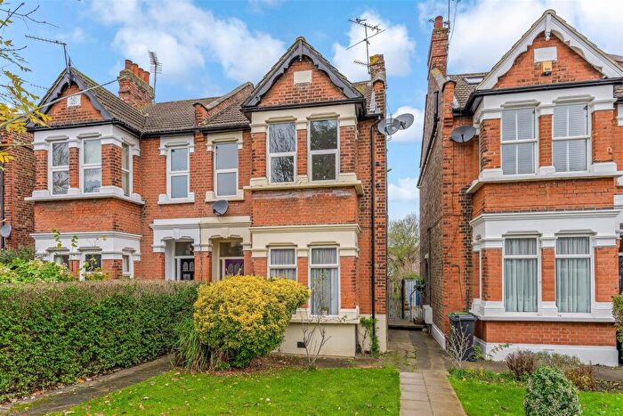 2 Bedroom Apartment To Rent In The Avenue, Highams Park, Chingford, E4