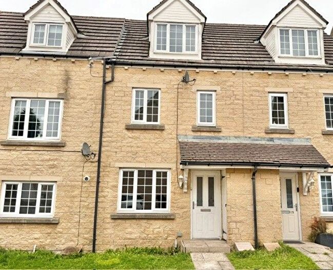 3 Bedroom Property To Rent In Pippin Court, Halifax, HX2