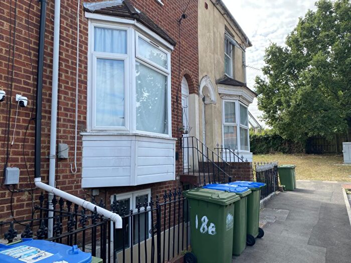 1 Bedroom Flat To Rent In Derby Road, Southampton, Hampshire, SO14