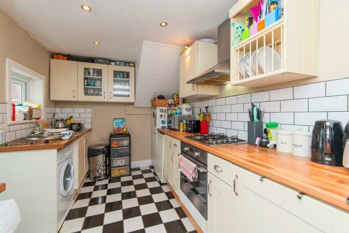 3 Bedroom Flat To Rent In Third Avenue, Heaton, Newcastle Upon Tyne, NE6