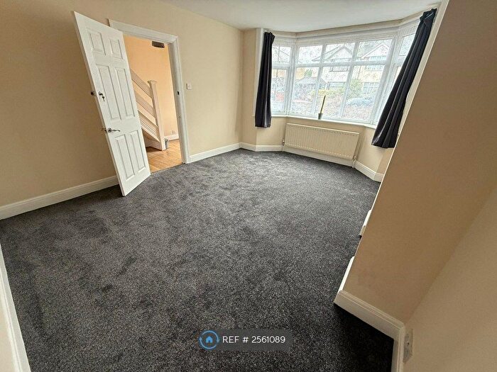 3 Bedroom Semi-Detached House To Rent In King Georges Avenue, Southampton, SO15