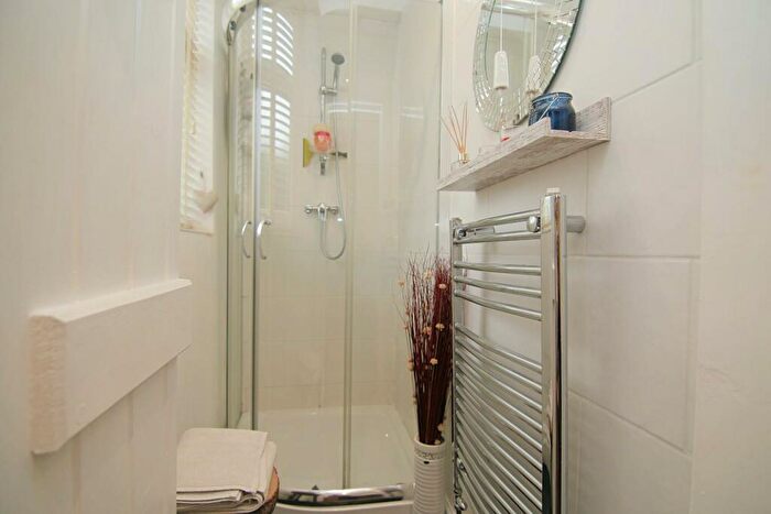 2 Bedroom Cottage For Sale In Back Lane, Leeds, LS12