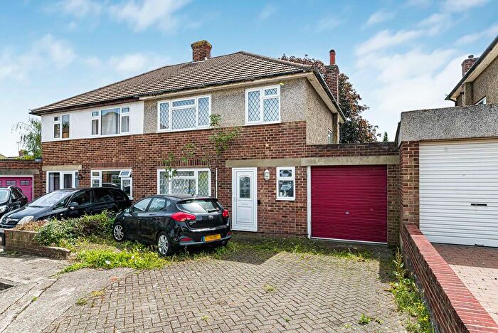 3 Bedroom Semi-Detached House For Sale In Ravenswood, Bexley, DA5