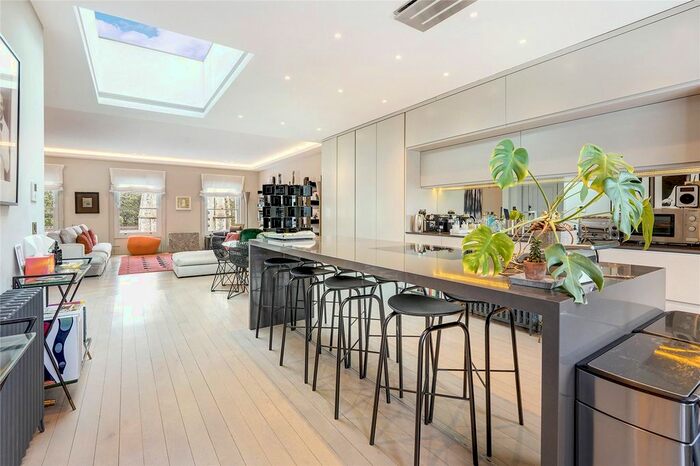 3 Bedroom Flat To Rent In Collingham Road, South Kensington, London, SW5